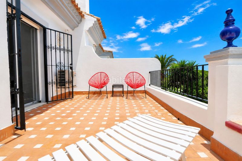 Foto bc02c741-de44-41d1-91a8-eac6d469b695. Casa adossada amb aparcament piscina a Cabopino - Artola Marbella