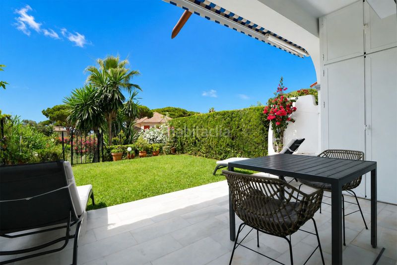 Foto c84920b2-8d0a-4769-bb8c-cb785d73ee17. Casa adossada amb aparcament piscina a Cabopino - Artola Marbella