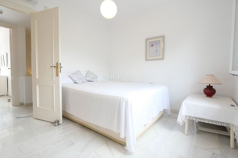 Foto dd1732f2-da3f-430f-94ba-6463e65a076d. Casa adossada amb aparcament piscina a Cabopino - Artola Marbella