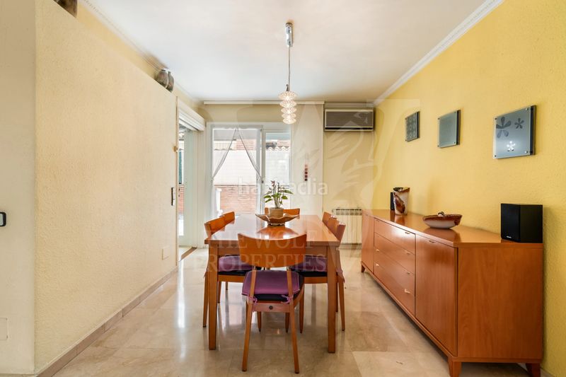 Foto 5cccc4a6-b1e6-443d-80c1-4195165d0b1e. Casa adossada amb xemeneia calefacció a Zona Alta Premià de Mar