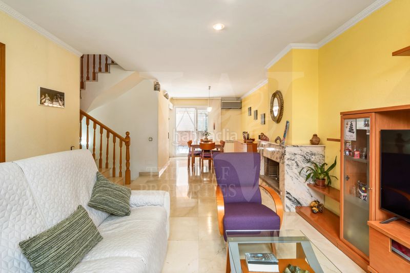 Foto f29810a8-f5b6-4709-8f23-60204827da6c. Casa adossada amb xemeneia calefacció a Zona Alta Premià de Mar