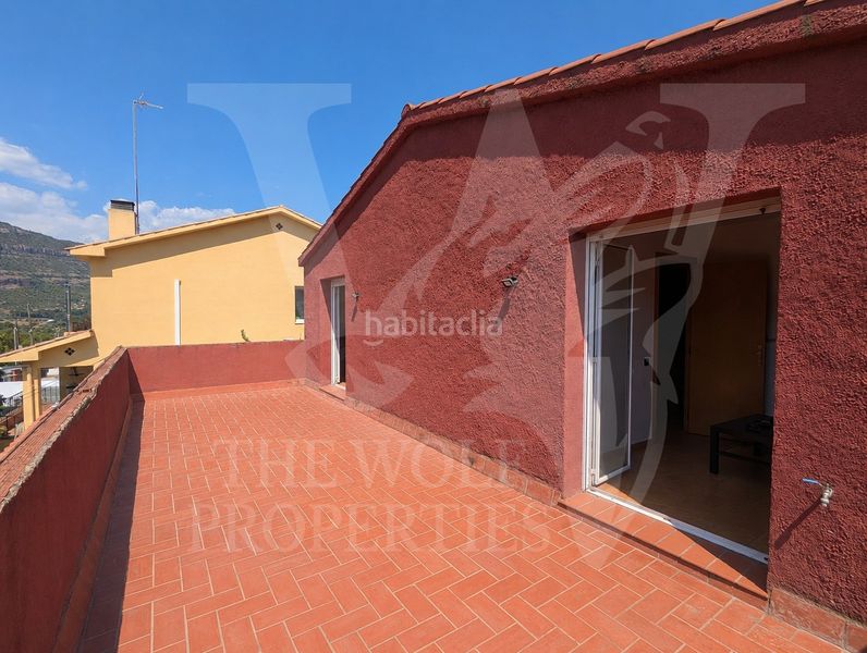 Foto 061fb904-41b2-40d7-9891-15407fde26ea. Casa amb xemeneia a Sant Feliu de Codines