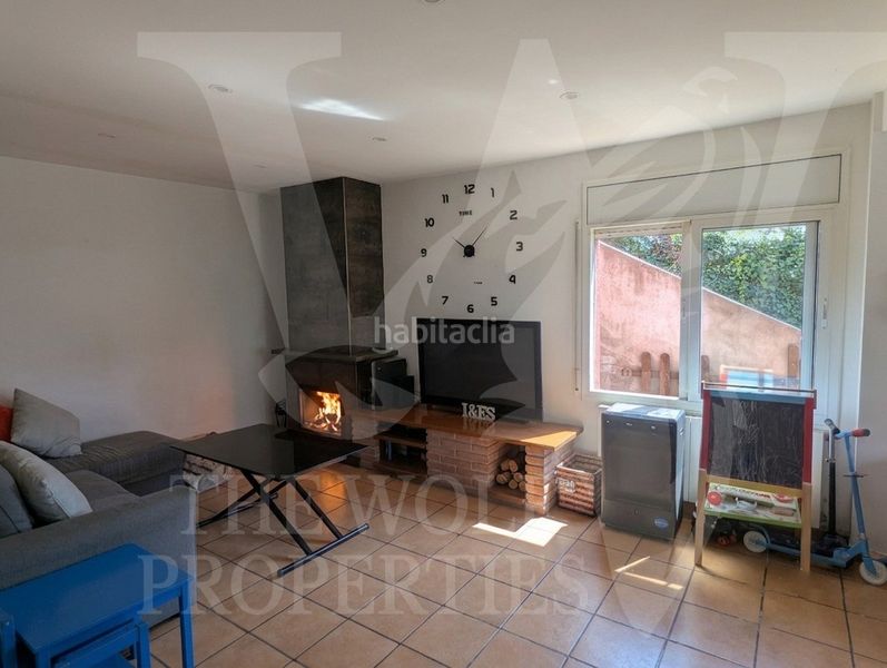 Foto 4be35932-a44f-4ed4-98b6-40abb794b5cc. Casa amb xemeneia a Sant Feliu de Codines