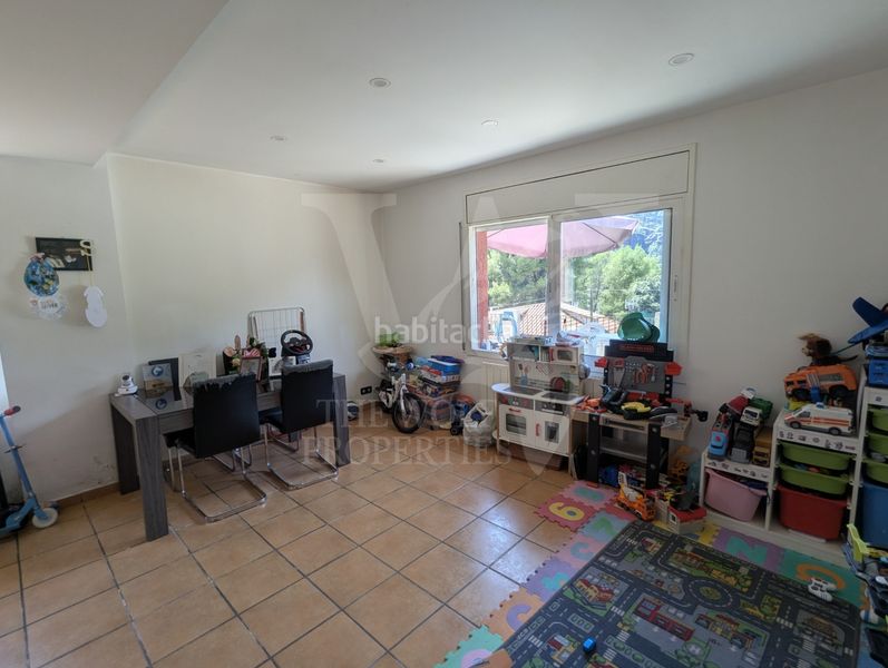 Foto 6eecaed5-ba83-4d75-b740-8a9cb6e5d72a. Casa amb xemeneia a Sant Feliu de Codines