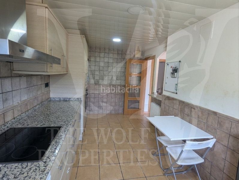 Foto b04fae9e-7acf-4524-9756-ac7902bf2ebf. Casa amb xemeneia a Sant Feliu de Codines