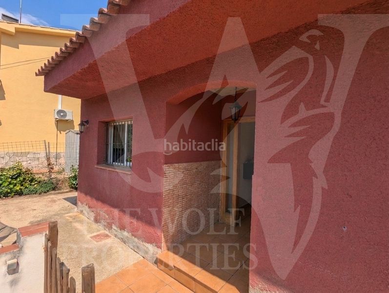Foto df0043ee-1da9-4f15-8e49-3e9791965fed. Casa amb xemeneia a Sant Feliu de Codines