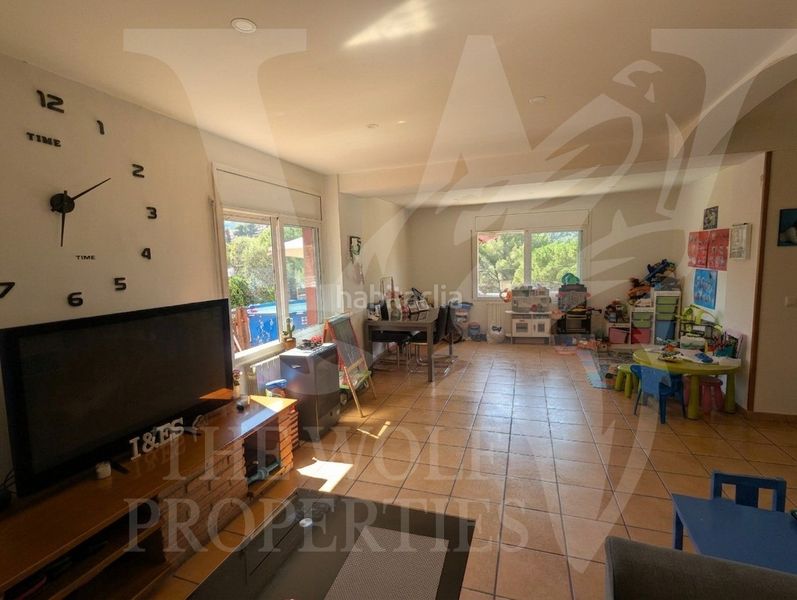 Foto e0ec84cf-70cf-474f-8659-937c2a27124c. Casa amb xemeneia a Sant Feliu de Codines