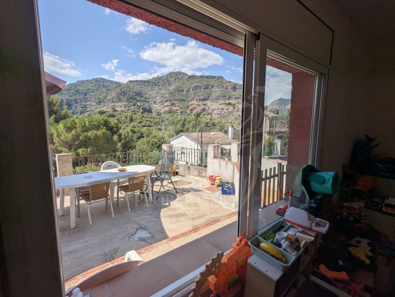 Foto f2f96d14-2d2f-443d-a5f2-98b194dd4635. Casa amb xemeneia a Sant Feliu de Codines