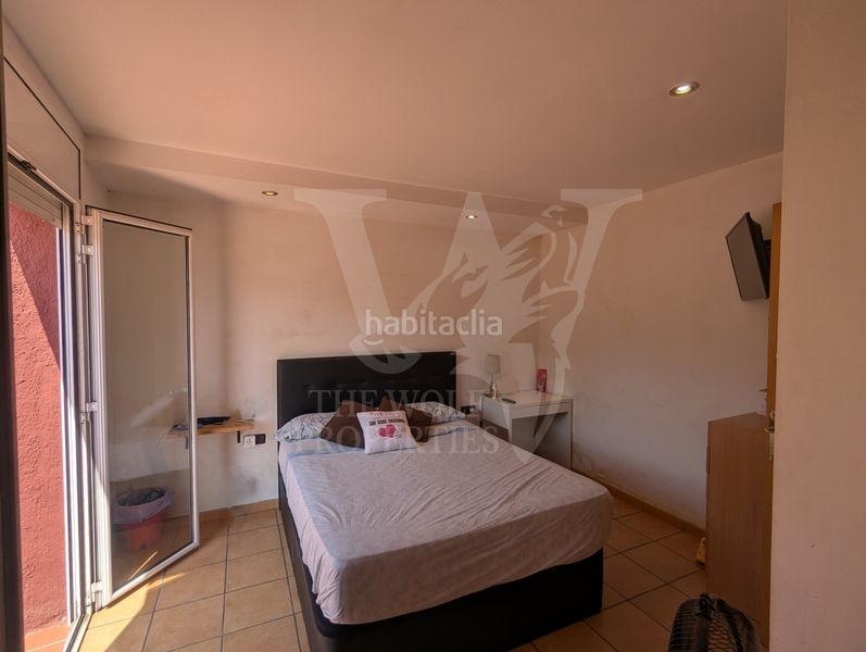 Foto f44db809-37c9-4ffd-be0e-bdc1e9fe9438. Casa amb xemeneia a Sant Feliu de Codines