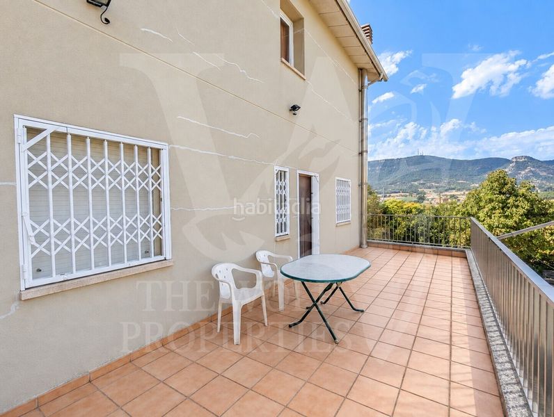 Foto 2ab0d41b-9df1-48d2-ae8d-77e43f1e7966. Casa aparellada amb calefacció aparcament a Balenyà