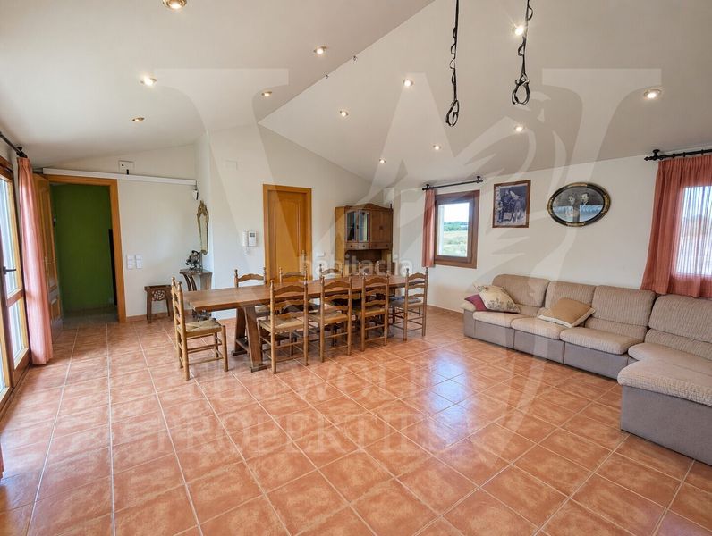 Foto b03fc2d1-7f42-454b-8b17-5d0ff33eb6c5. Casa aparellada amb calefacció aparcament a Balenyà