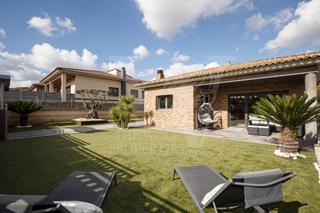 Casa in Canovelles. Casa o chalet independiente en venta en calle del bages