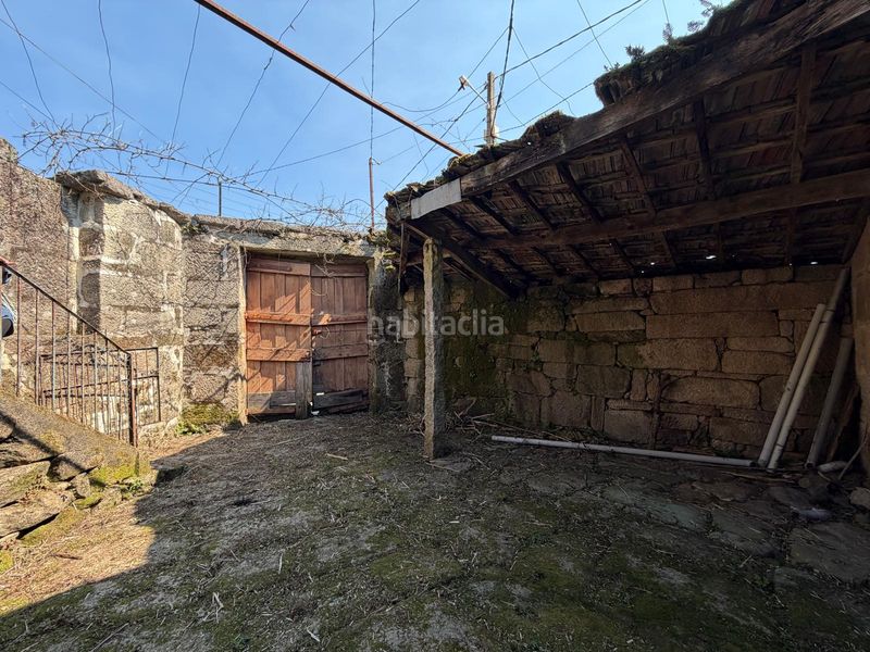 Foto 2ec23141-f9aa-4f01-ad3b-965e1564a2c4. Casa aparellada a Covelo (O)