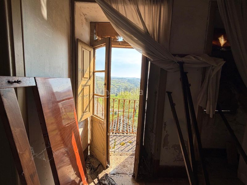 Foto 33101e24-1535-4883-bfd1-fe912f46a26e. Casa aparellada a Covelo (O)