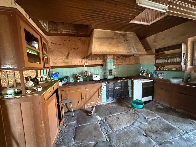 Foto 423ca242-d2bb-4997-8d50-c7cce31e05b4. Casa aparellada a Covelo (O)