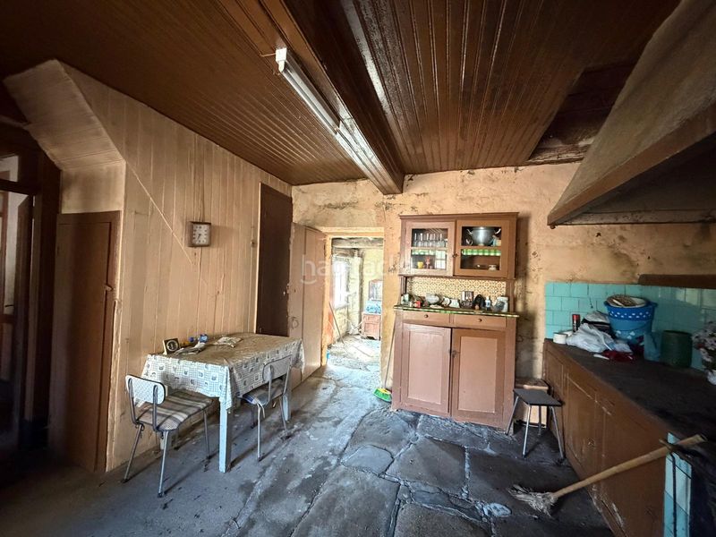 Foto 476b0446-33e0-4ffc-ab81-d6c036016312. Casa aparellada a Covelo (O)