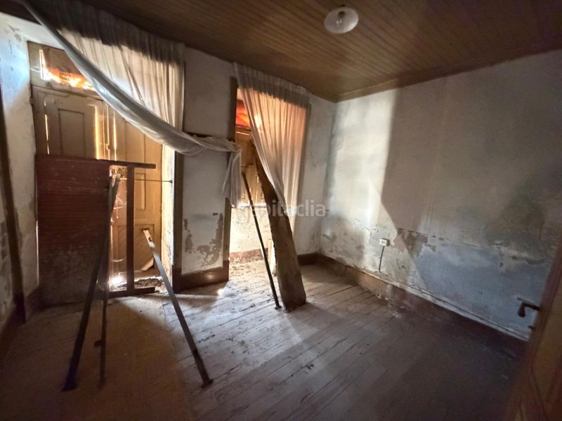 Foto 592ad8f1-49ef-4d58-80d9-d0c594890f80. Casa aparellada a Covelo (O)