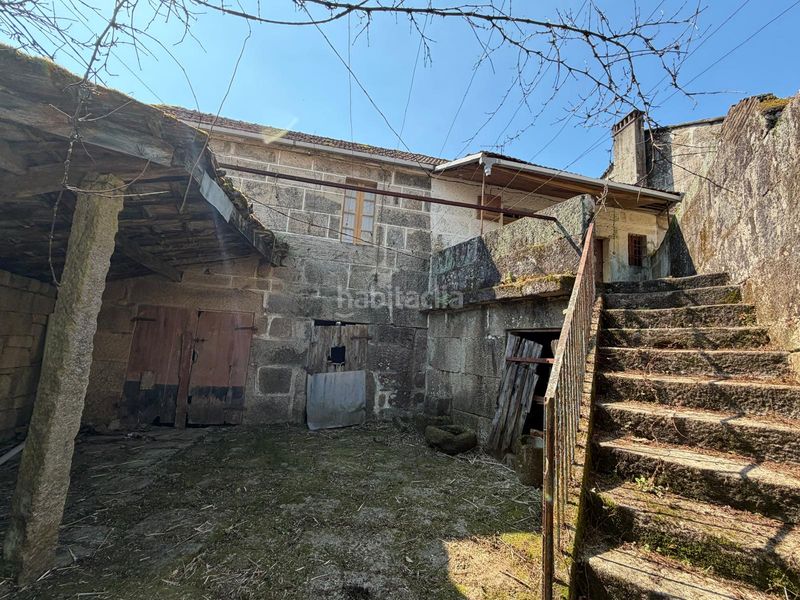 Foto 65c2b993-01b9-4687-bc1a-9523a1536d6f. Casa aparellada a Covelo (O)