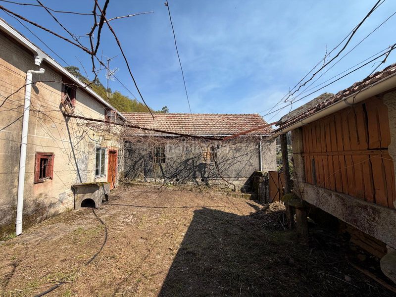 Foto 8ea85e67-2d8b-4d28-b067-56d9f4841089. Casa aparellada a Covelo (O)