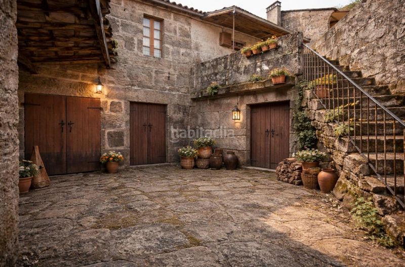 Foto adf853d8-93e9-42fe-a569-0619f23f5b1a. Casa aparellada a Covelo (O)