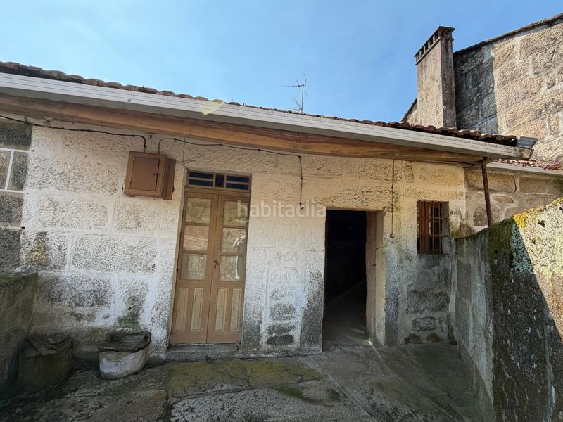 Foto d0b9bb3f-3ad8-43bb-8b9e-25fc0a868752. Casa aparellada a Covelo (O)