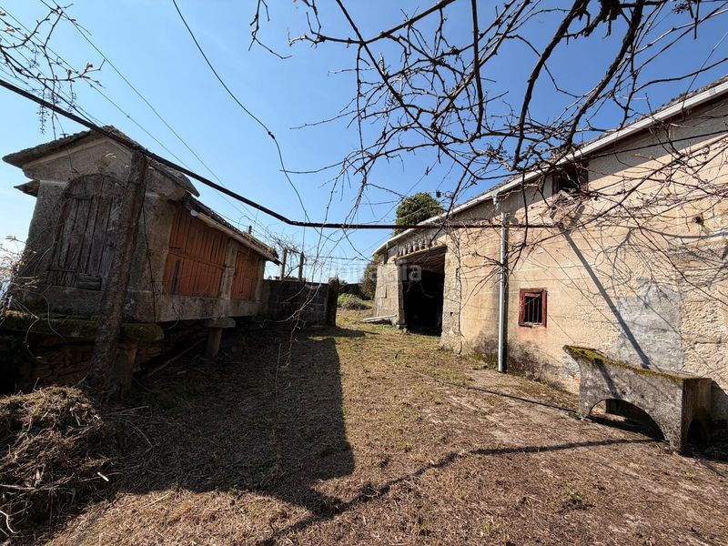 Foto da6be461-df8a-4e95-8a6b-8848c35ca24a. Casa aparellada a Covelo (O)