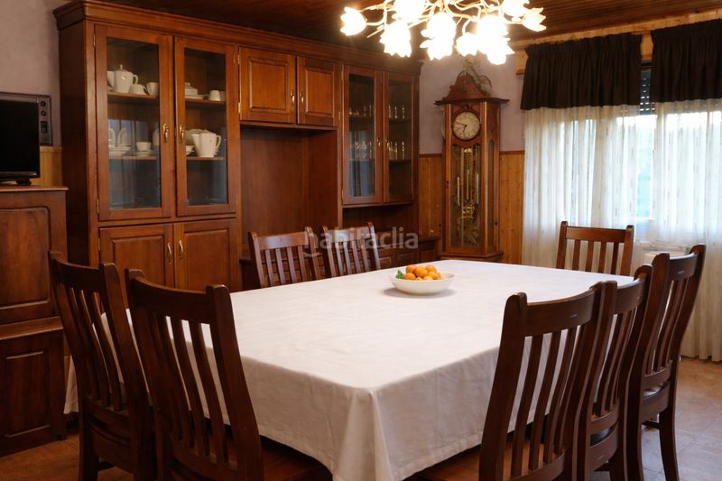 Foto 26e6ec01-af76-46cf-ab74-d1b67e1fe69b. Casa amb xemeneia calefacció aparcament a Covelo (O)