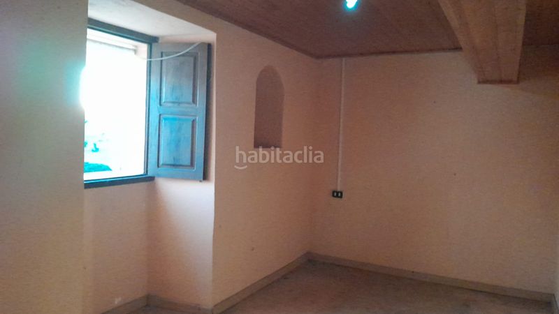 Foto 813f4bb0-e265-41f7-8ff5-6a58761a3545. Casa amb xemeneia calefacció aparcament a Covelo (O)