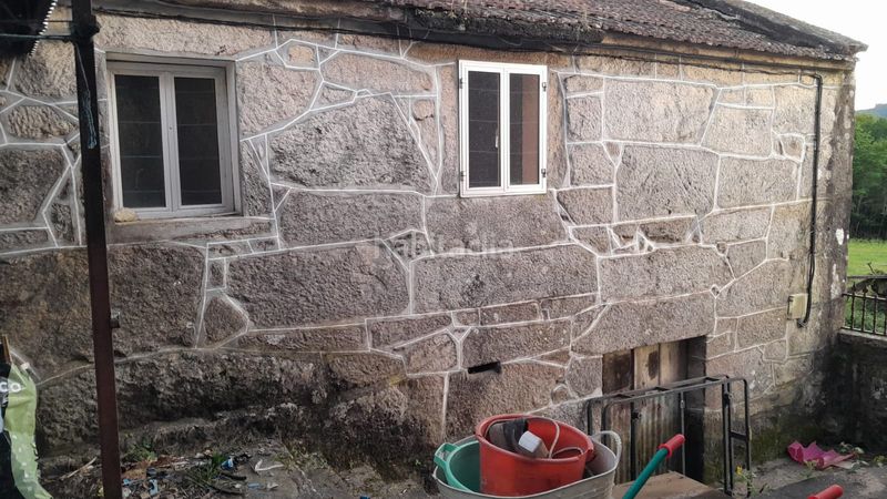 Foto 85048f59-6031-4ee0-8aa1-6193dfc61007. Casa amb xemeneia calefacció aparcament a Covelo (O)