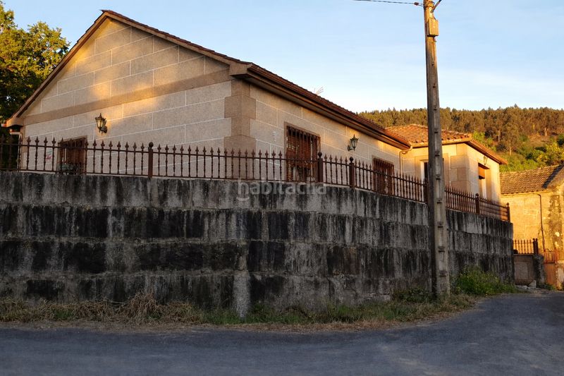 Foto d93366f9-97f7-4778-bc3d-2ebafb93d913. Casa amb xemeneia calefacció aparcament a Covelo (O)