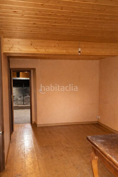 Foto ec55f3e9-d235-416c-a0f6-3ed80fdfe54a. Casa amb xemeneia calefacció aparcament a Covelo (O)