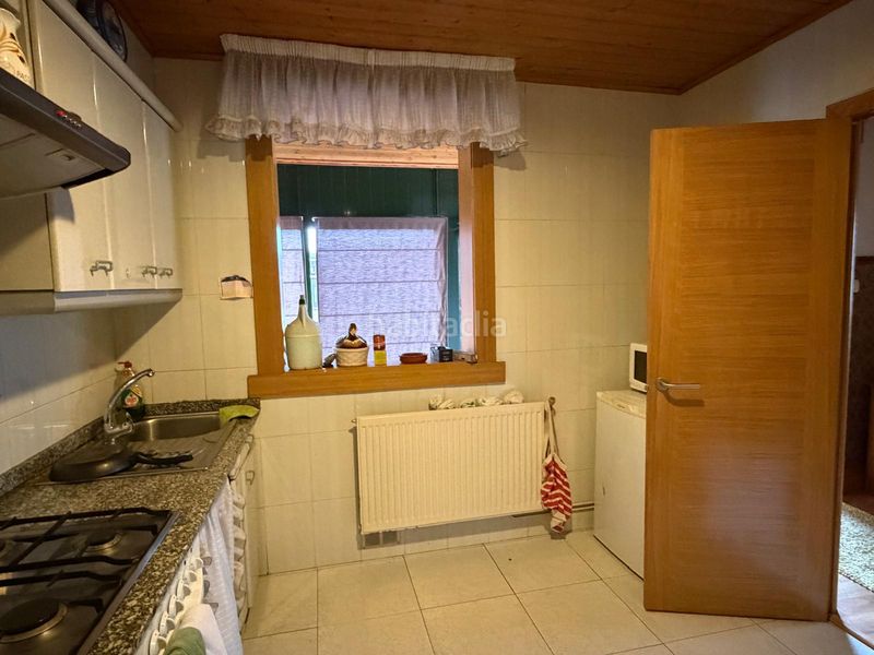 Foto 5b4e9c34-f246-47b4-ac21-8ae7a6eb26a0. Casa amb xemeneia calefacció aparcament a Arbo