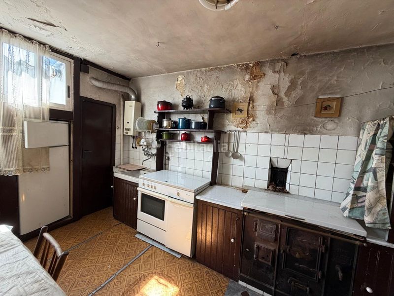 Foto 40a7ad9a-bde6-414b-a650-b24684ee6838. Casa adossada amb aparcament a Pobra de Trives (A)