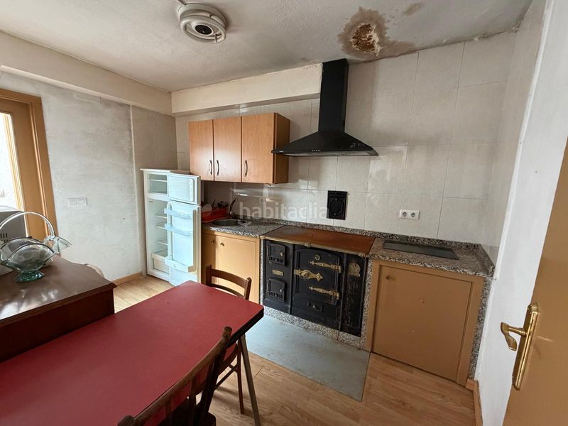 Foto 8f66a810-6261-4acb-9161-4289d552b32c. Casa adossada amb aparcament a Pobra de Trives (A)