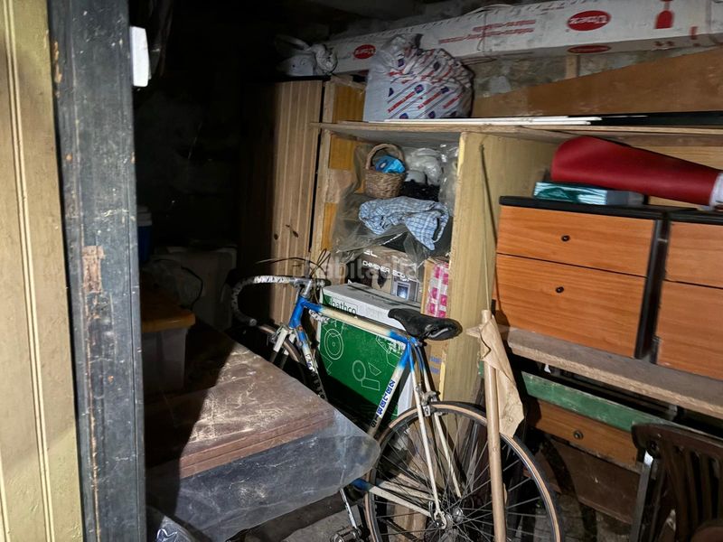 Foto b9da2ae0-9623-418d-902d-a67db09ae320. Casa adossada amb aparcament a Pobra de Trives (A)