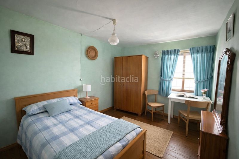 Foto ef3eefad-94d5-48df-8eb5-d073578e724b. Casa adossada amb aparcament a Pobra de Trives (A)