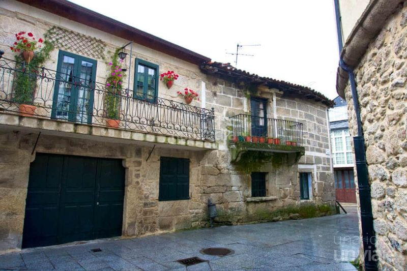 Foto f88fbef4-d0dc-4f0e-9db2-774fb9bdd83a. Casa adossada amb aparcament a Pobra de Trives (A)
