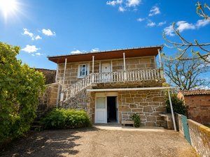 Casa adossada a Vilamarín. Oportunidad con poca actualización