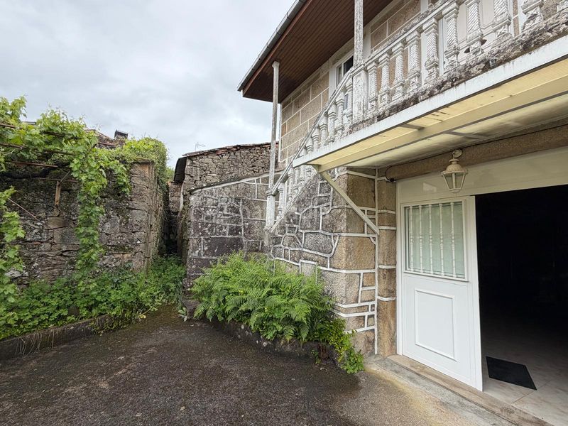 Foto b48fe2b9-a50a-49a6-a0c6-569f3048b8f0. Casa adossada amb aparcament a Vilamarín