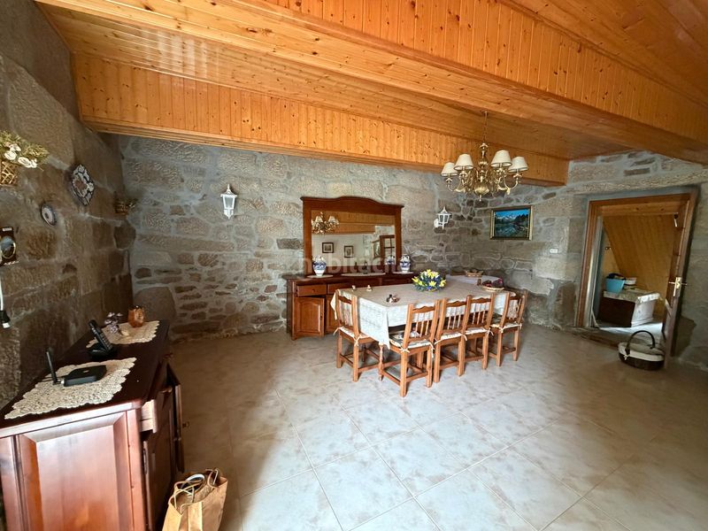 Foto b580bb07-1443-4828-b943-db9e403cd6c0. Casa adossada amb aparcament a Vilamarín