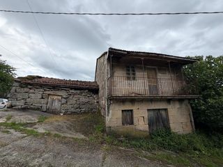 Maison jumelée à Maside. Oportunidad, casa para rehabilitar múltiples posibilidades en ma