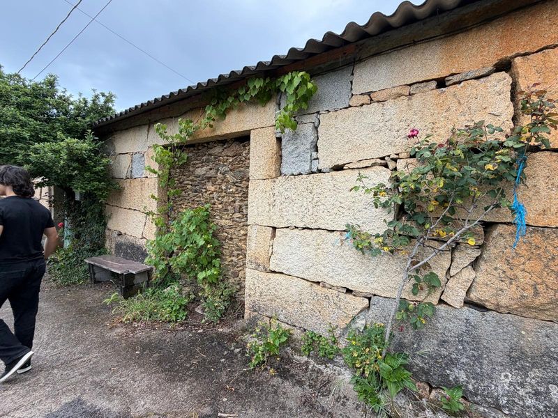 Foto 226d04e6-6e32-4732-a216-80b6dc36e99b. Casa aparellada amb xemeneia a Cartelle