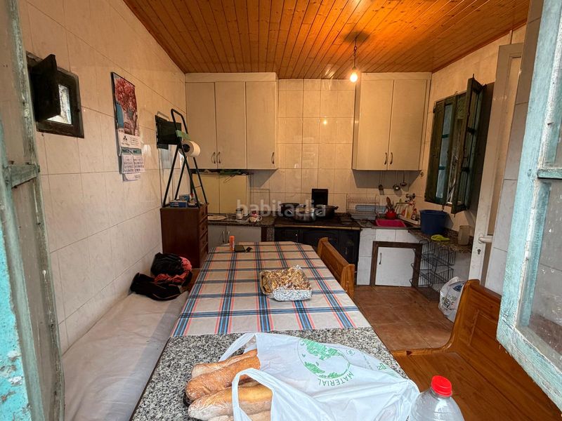 Foto 444f5db8-74ec-4eb2-b971-b2996ecdef93. Casa aparellada amb xemeneia a Cartelle