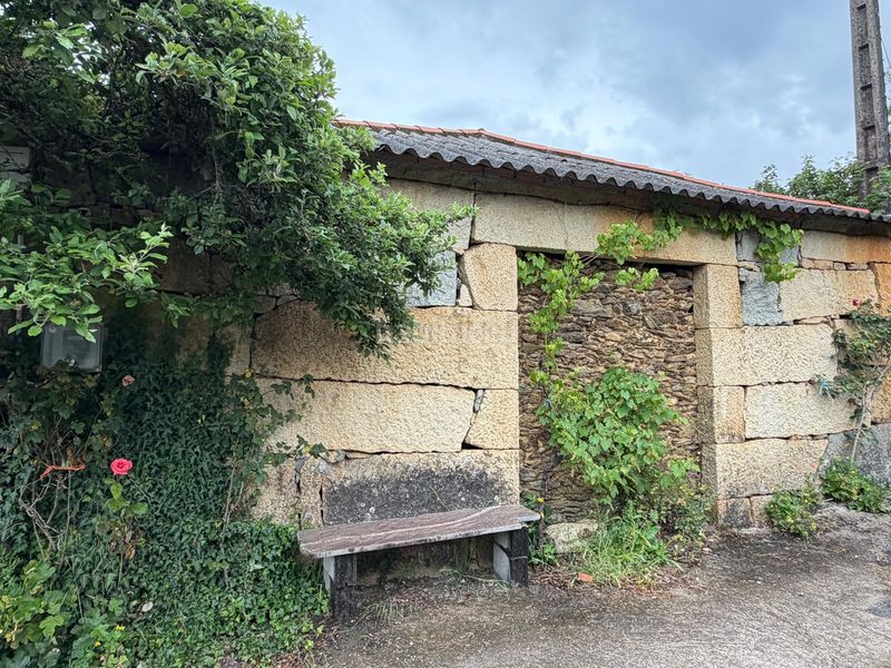 Foto 50facb02-47e0-4a24-aa10-9464d0797db6. Casa aparellada amb xemeneia a Cartelle