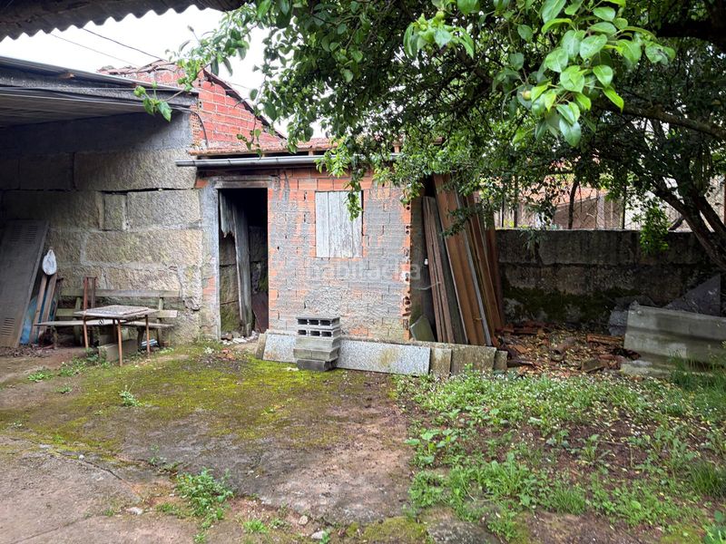 Foto 8dd50f68-905d-4302-968b-da8f6b572236. Casa aparellada amb xemeneia a Cartelle