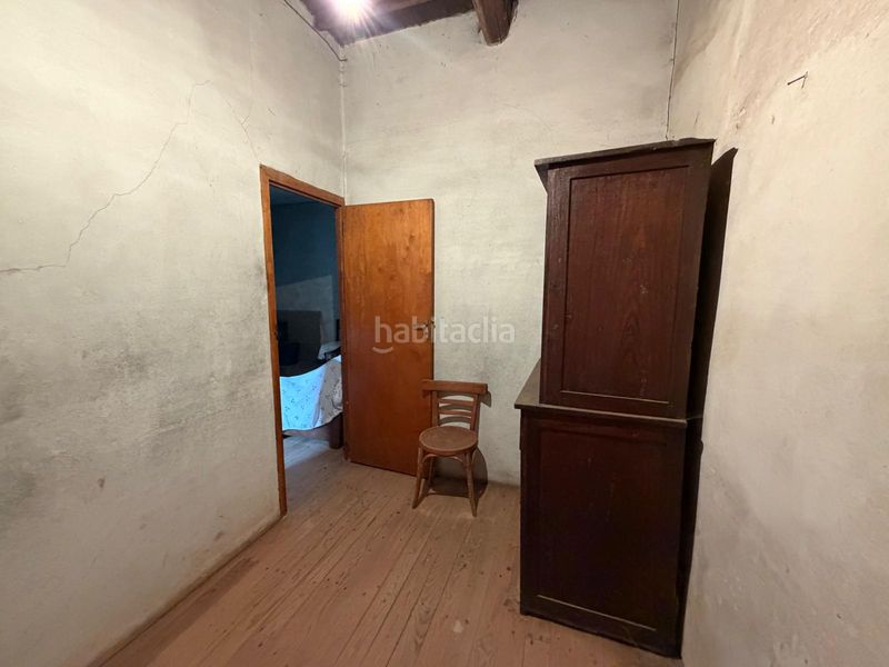 Foto b765d7bc-9838-4d39-9a15-16ed83c564d4. Casa aparellada amb xemeneia a Cartelle