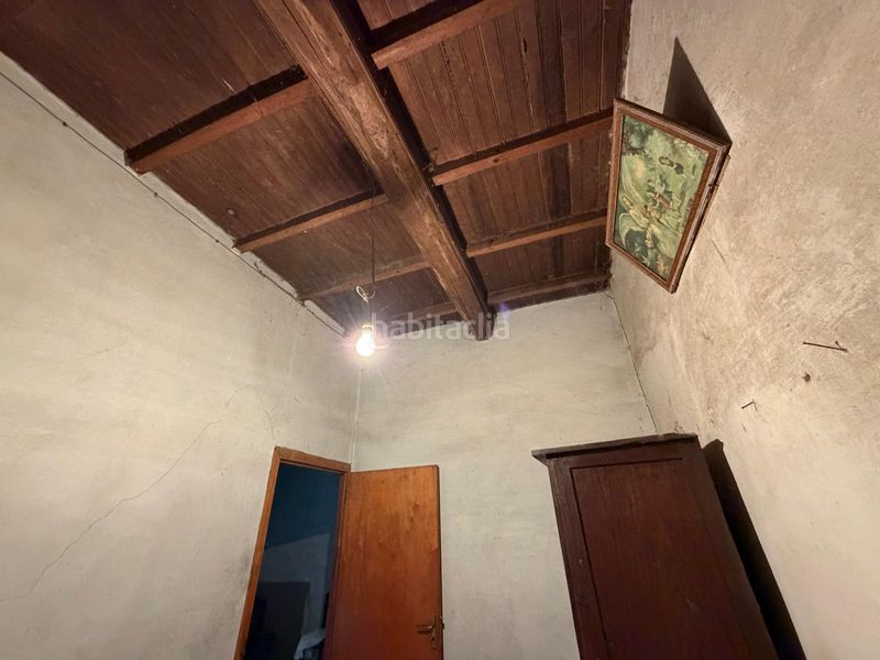 Foto ef1be14c-eae5-48d4-b3fd-49fe42c3e972. Casa aparellada amb xemeneia a Cartelle