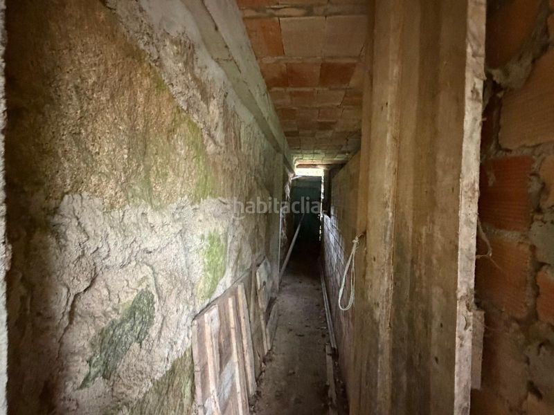 Foto f69e9821-99f3-4b7d-a80c-2376df4727c8. Casa aparellada amb xemeneia a Cartelle