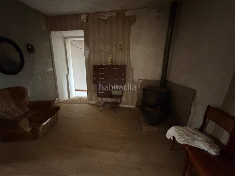 Foto f9d12f96-3514-4d74-868b-7fdf5b172253. Casa aparellada amb xemeneia a Cartelle