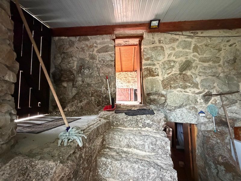 Foto e26899d4-98cc-4e75-8545-15102352d074. Casa amb xemeneia a Cañiza (A)